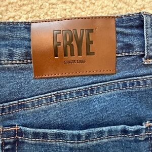 FRYE straight women’s size 8/29 Blue Denim Jeans